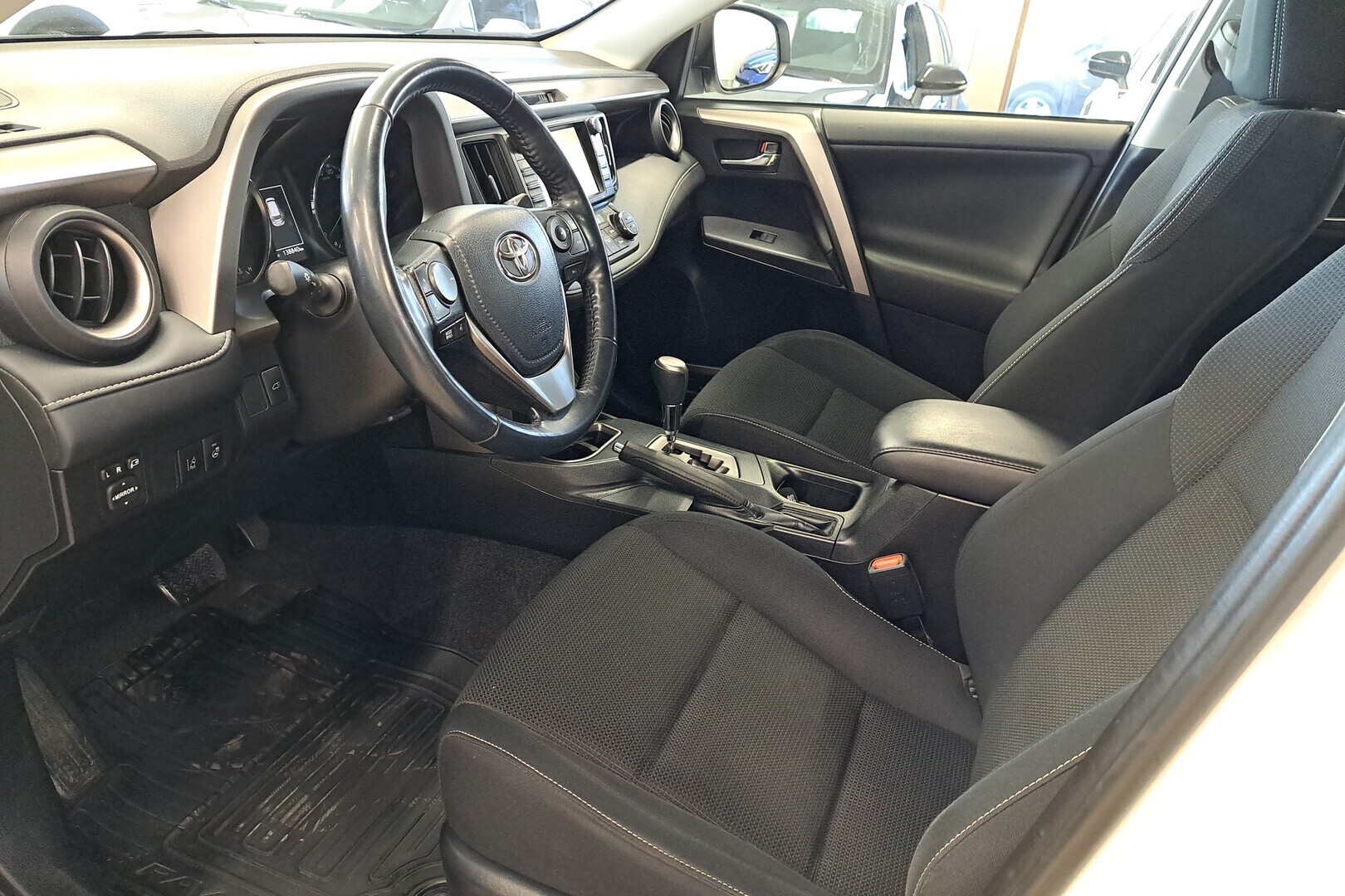 TOYOTA RAV4 2018