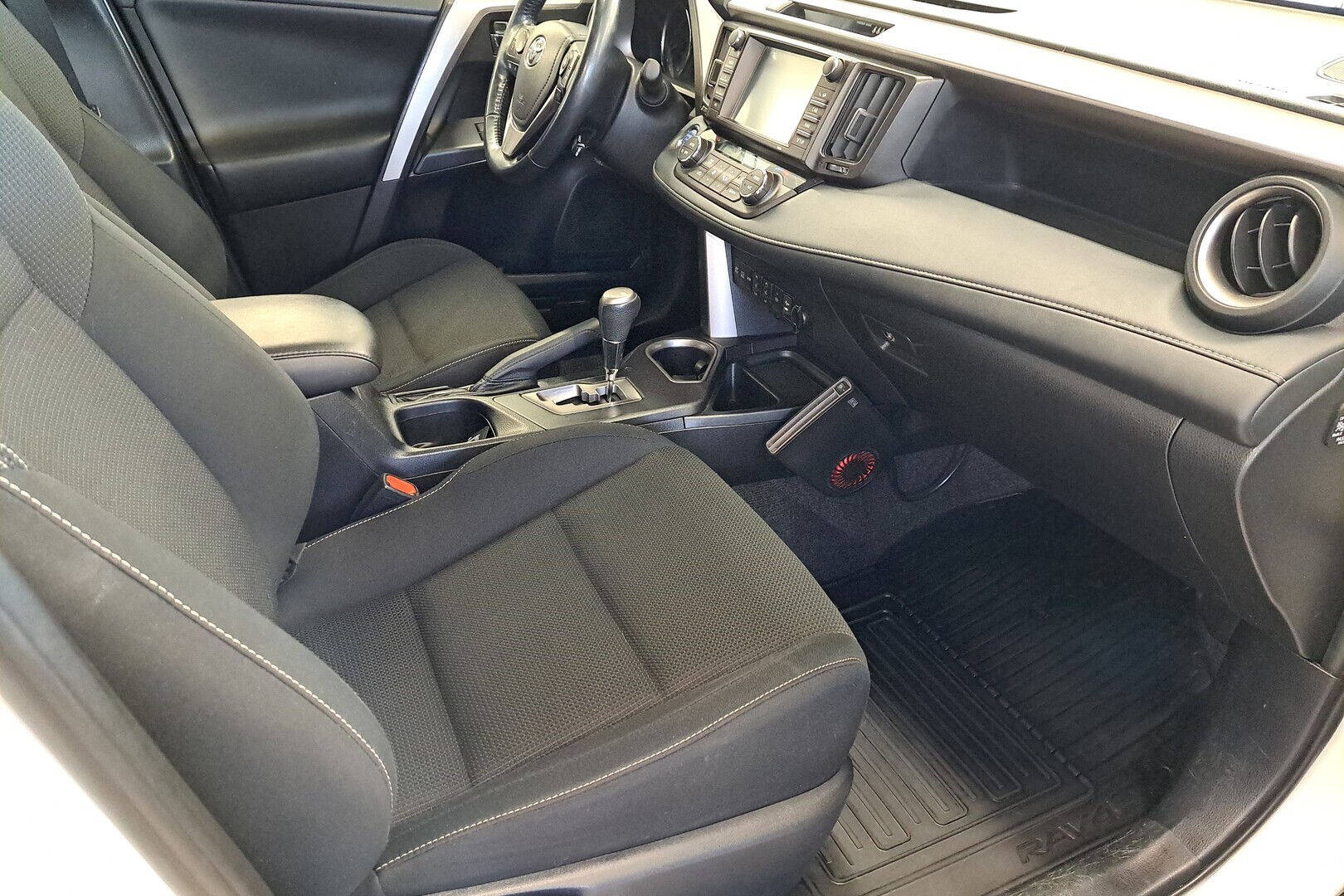 TOYOTA RAV4 2018
