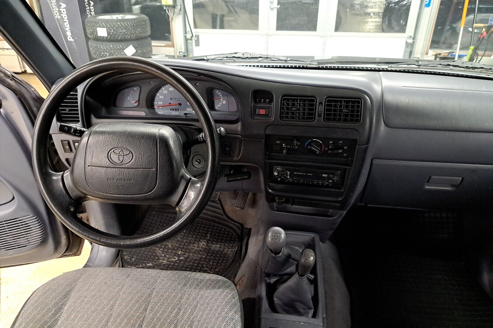 TOYOTA Hilux 2001