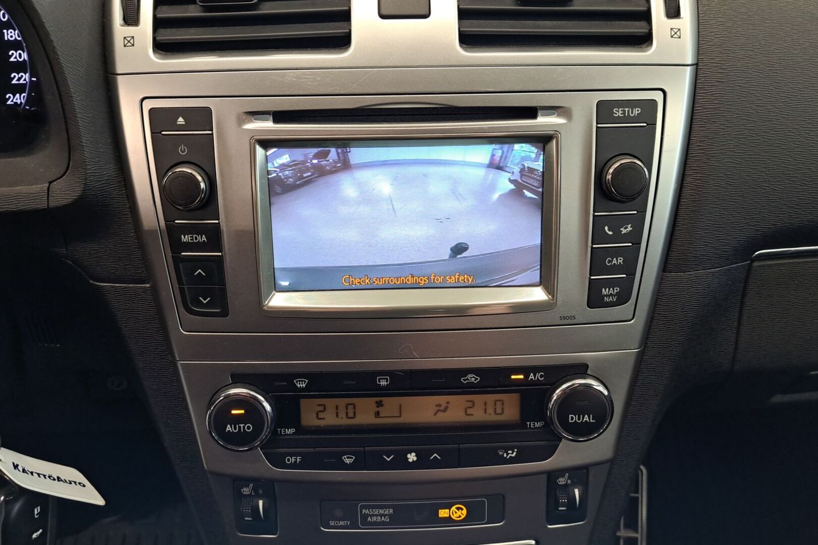 TOYOTA Avensis 2012