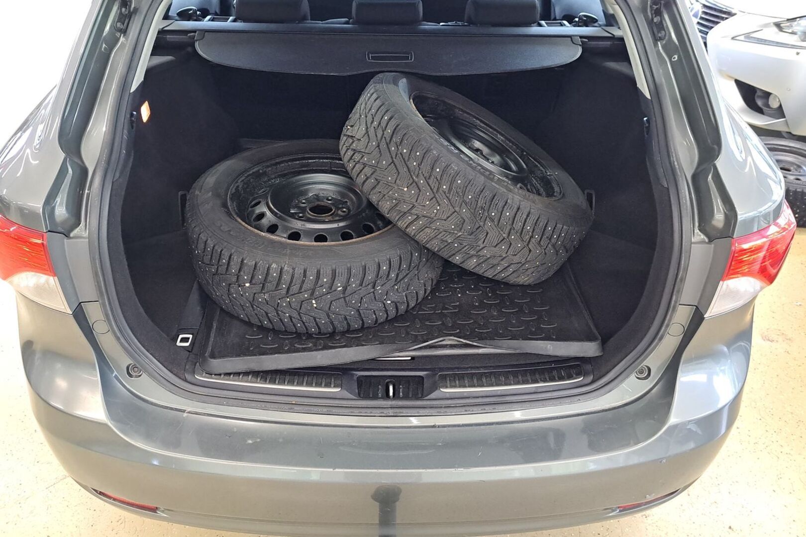TOYOTA Avensis 2012