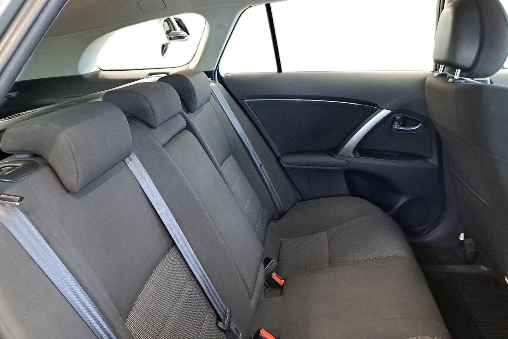 TOYOTA Avensis 2012