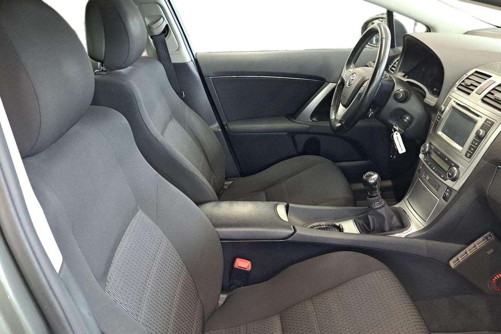 TOYOTA Avensis 2012