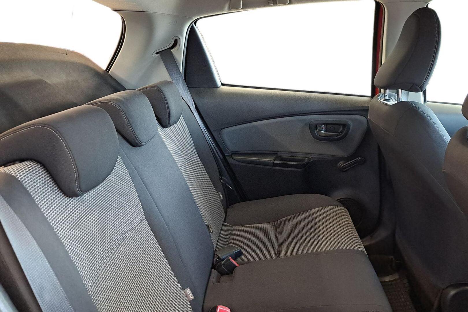 TOYOTA Yaris 2017