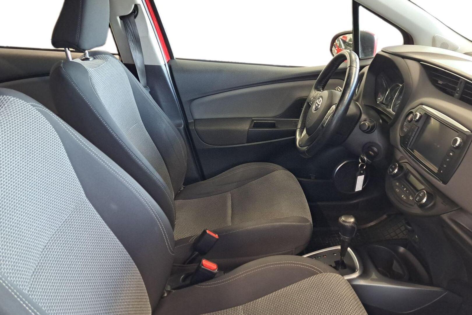 TOYOTA Yaris 2017