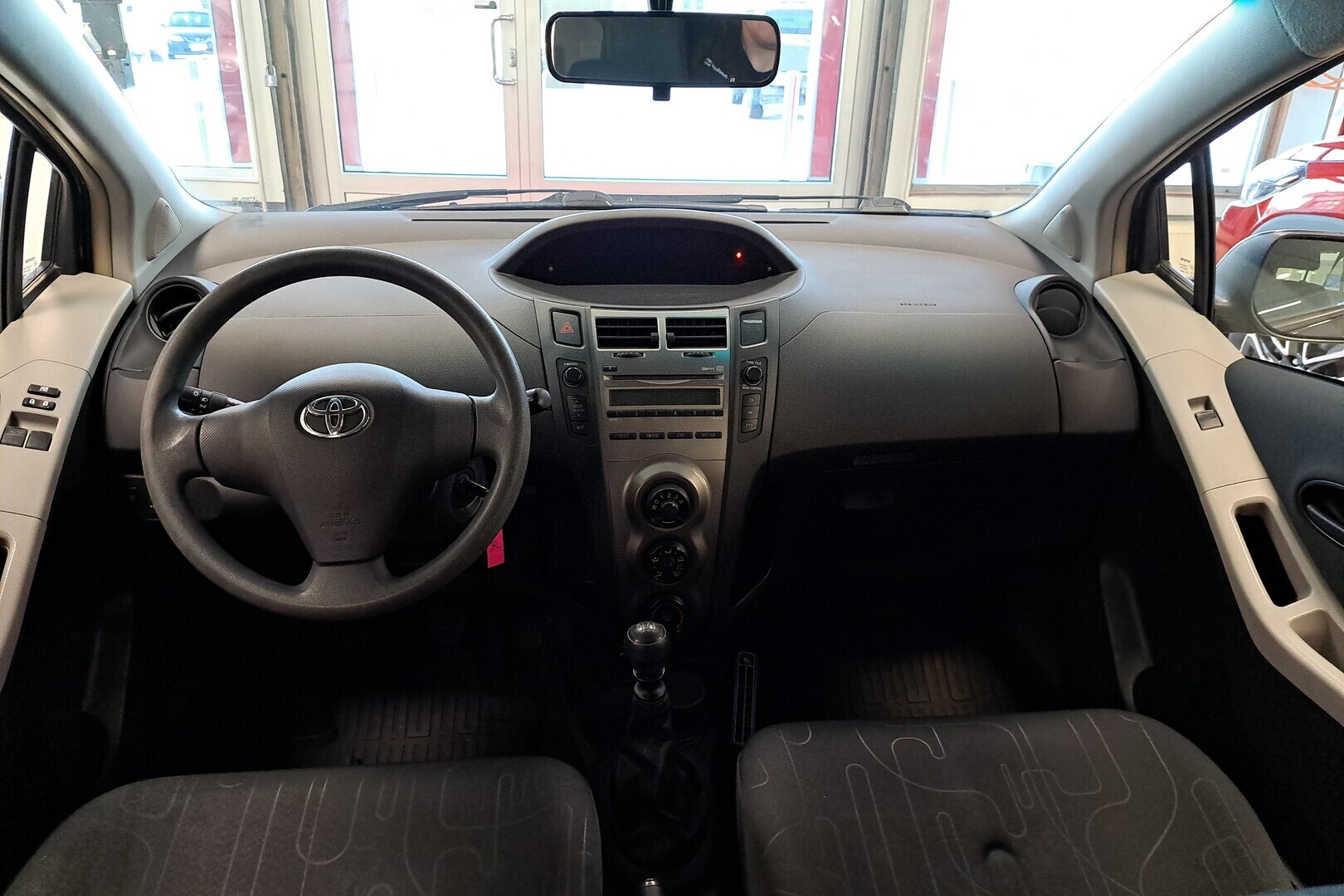 TOYOTA Yaris 2011