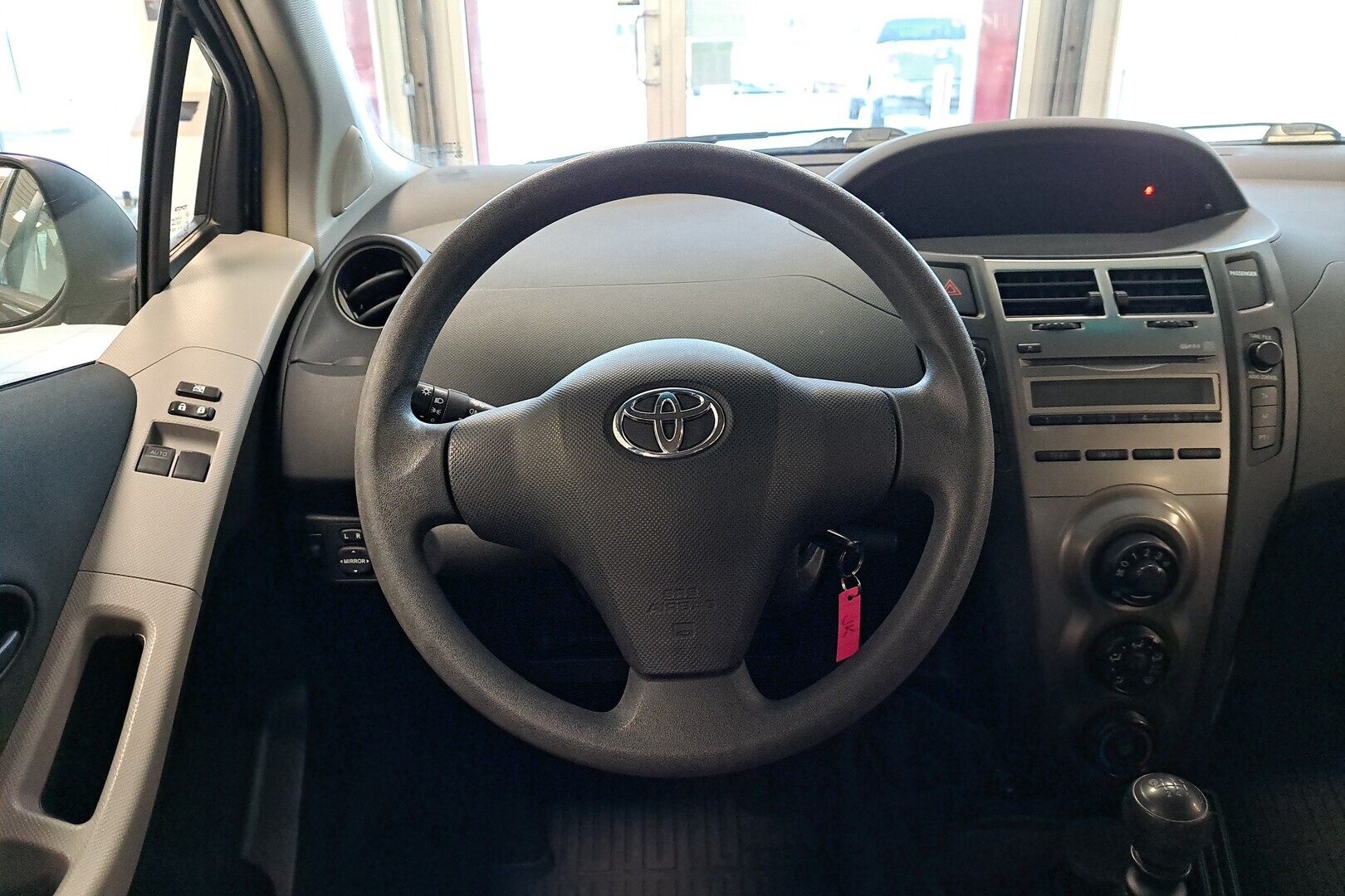 TOYOTA Yaris 2011