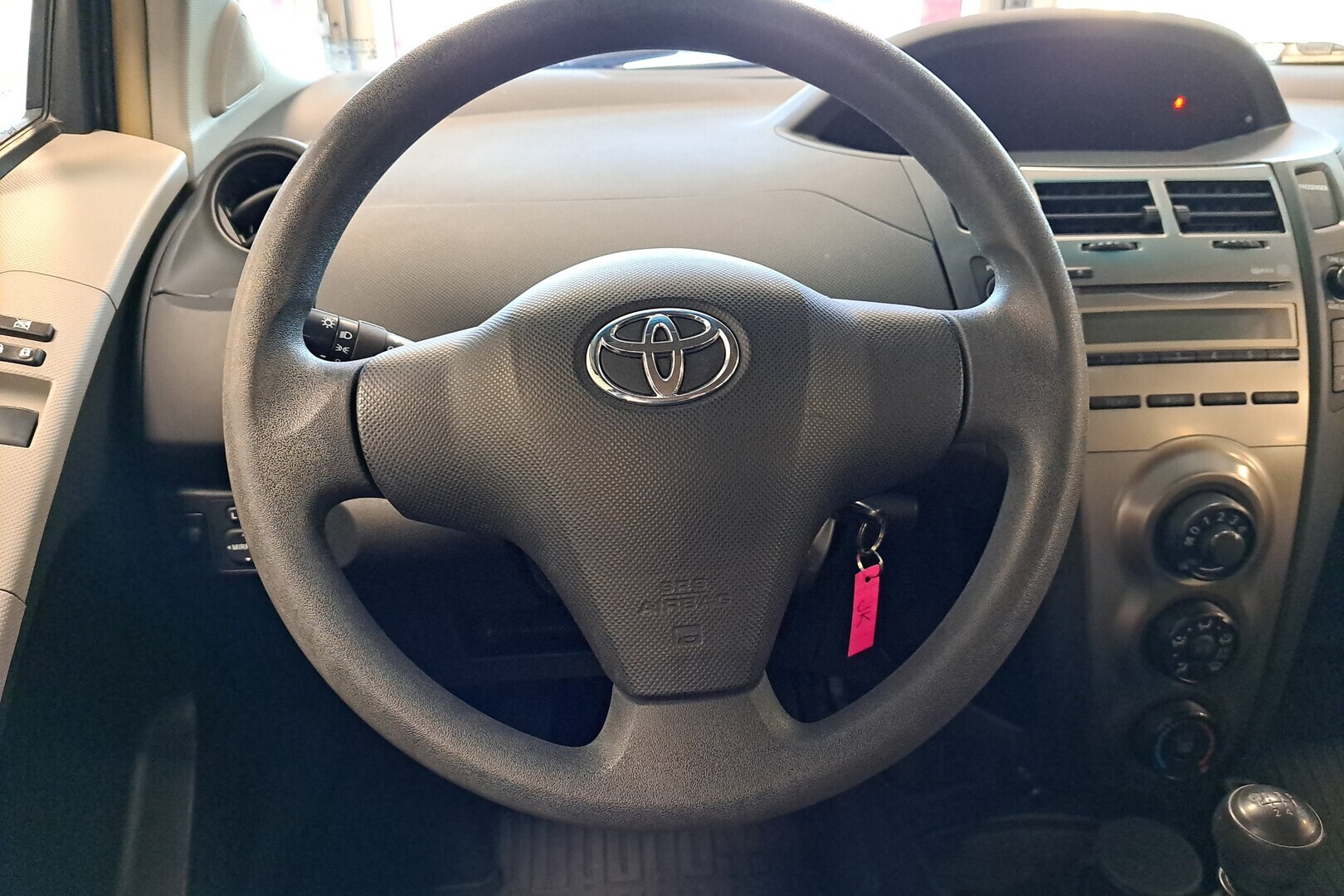 TOYOTA Yaris 2011
