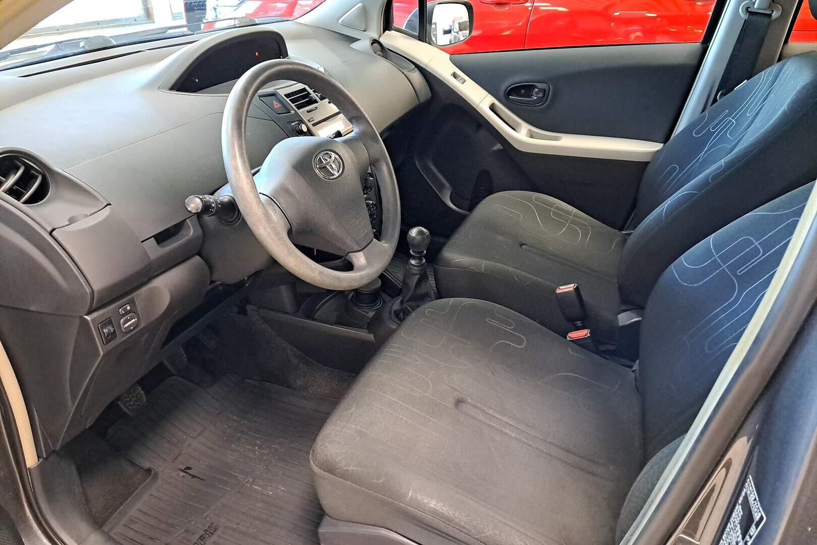 TOYOTA Yaris 2011