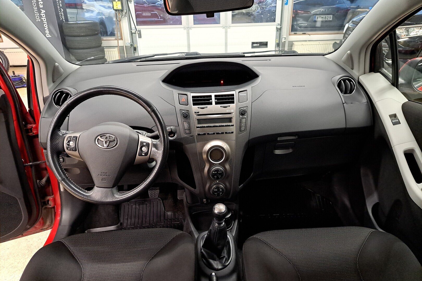 TOYOTA Yaris 2010