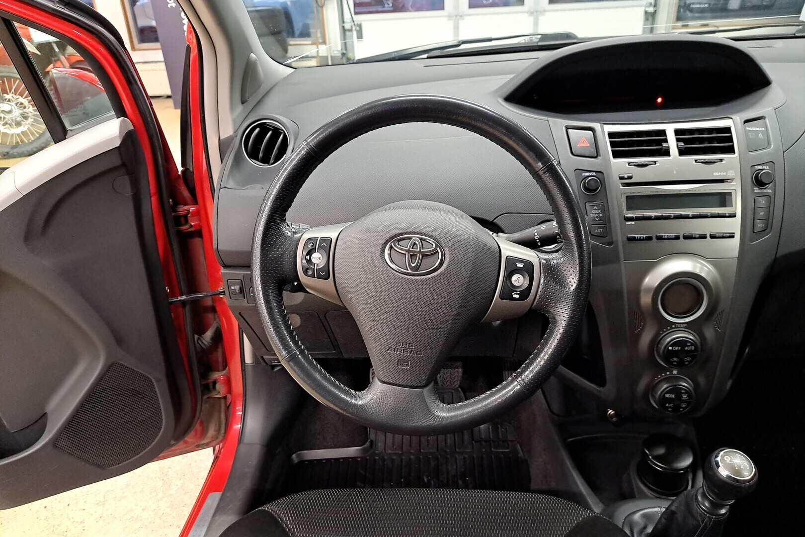 TOYOTA Yaris 2010