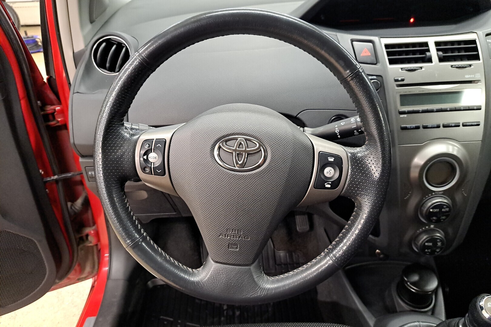 TOYOTA Yaris 2010