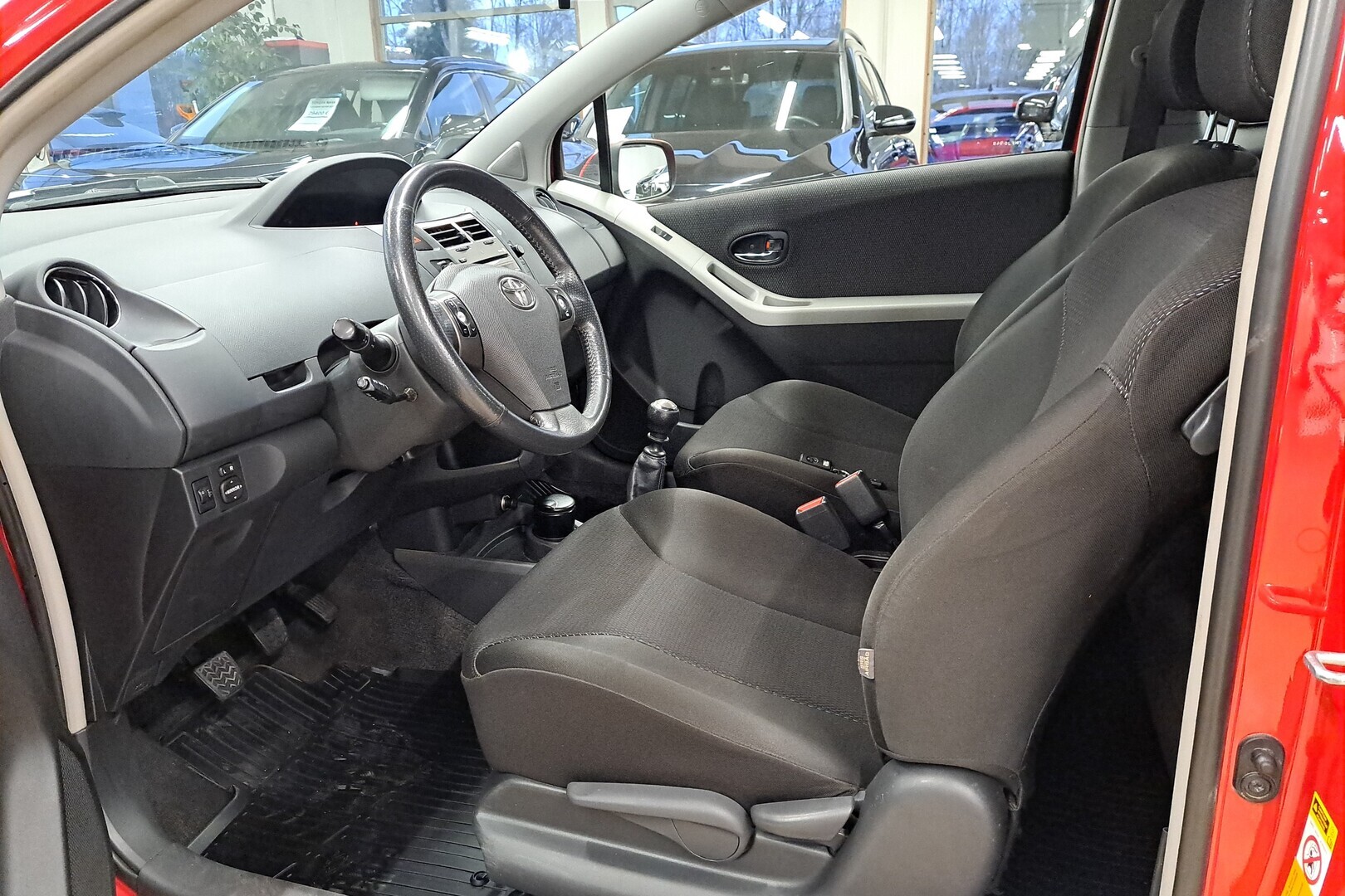 TOYOTA Yaris 2010
