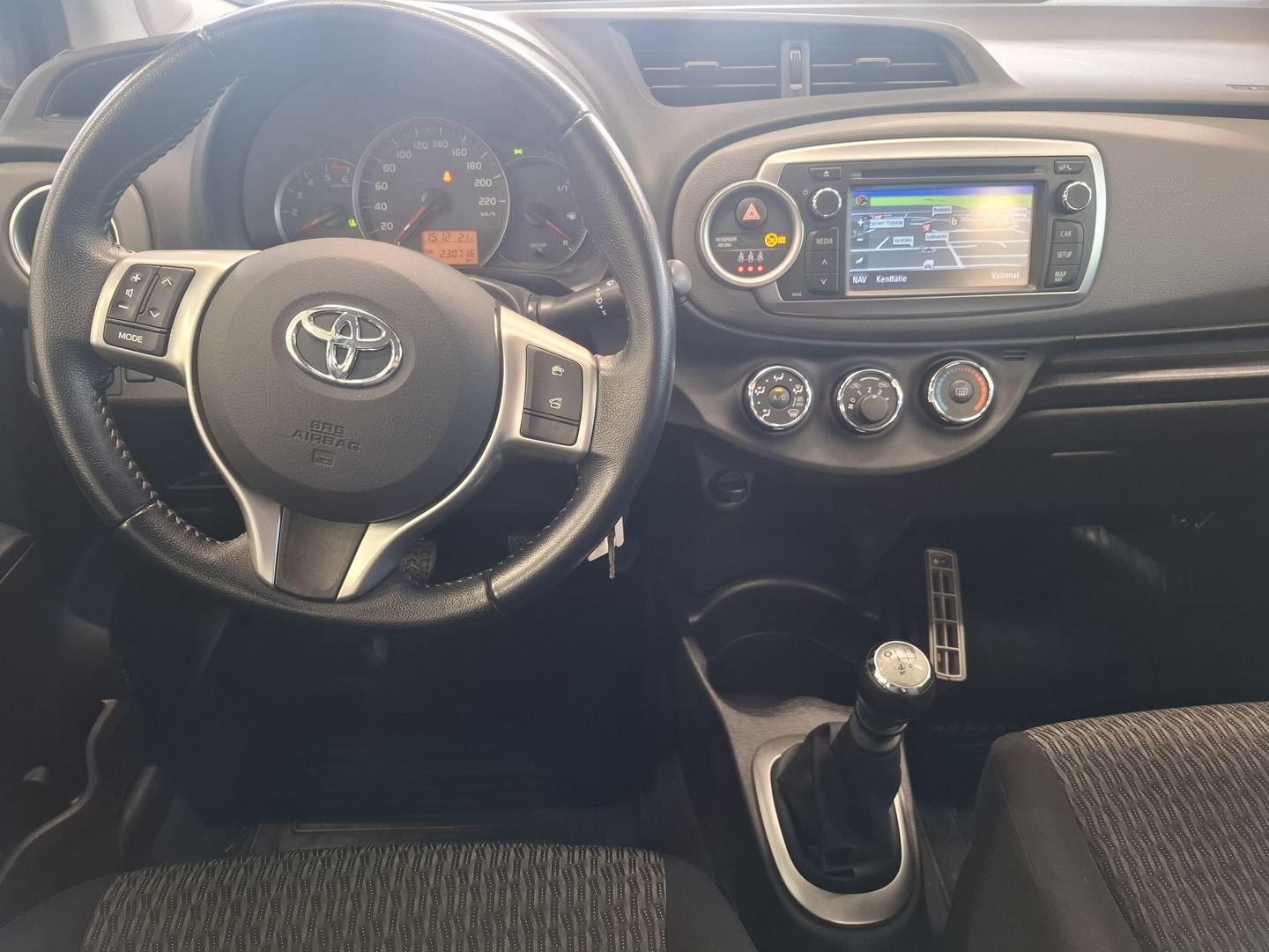 TOYOTA Yaris 2013