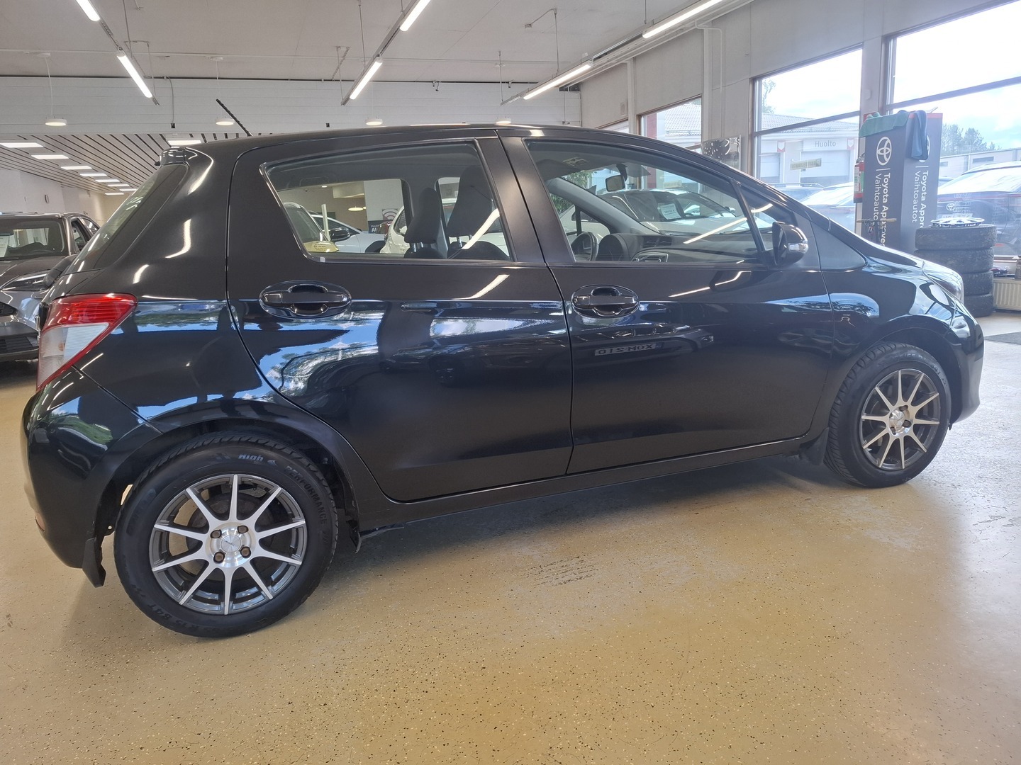 TOYOTA Yaris 2013