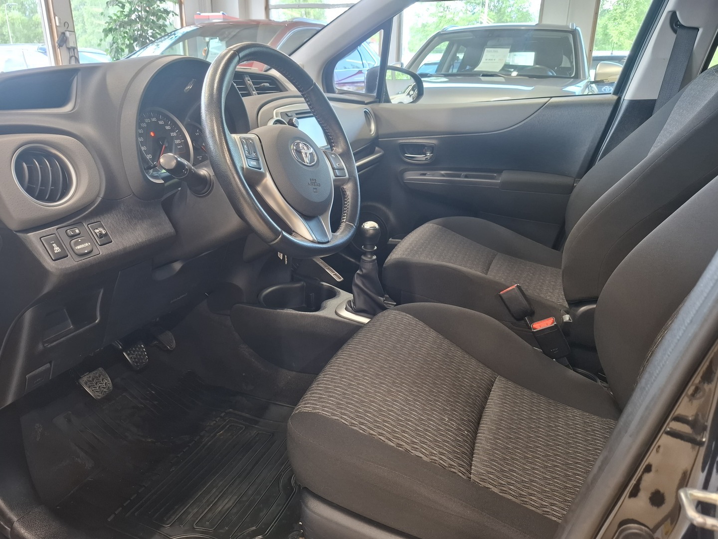 TOYOTA Yaris 2013