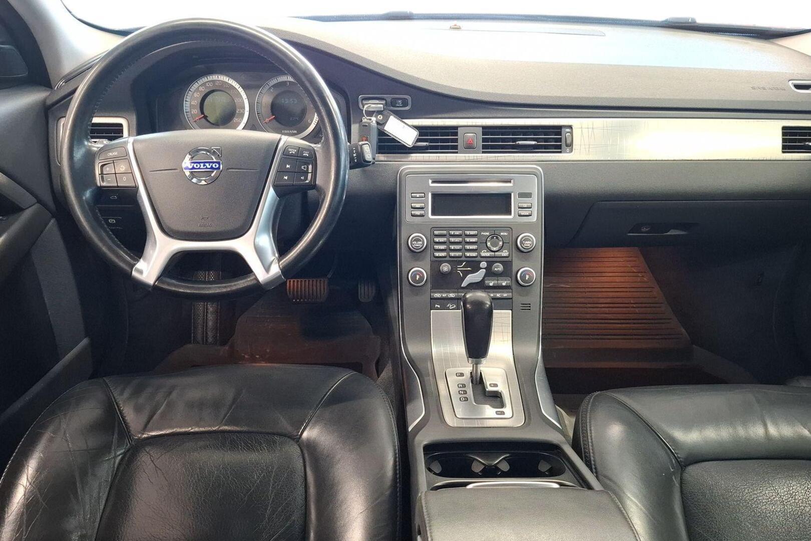 VOLVO XC70 2010