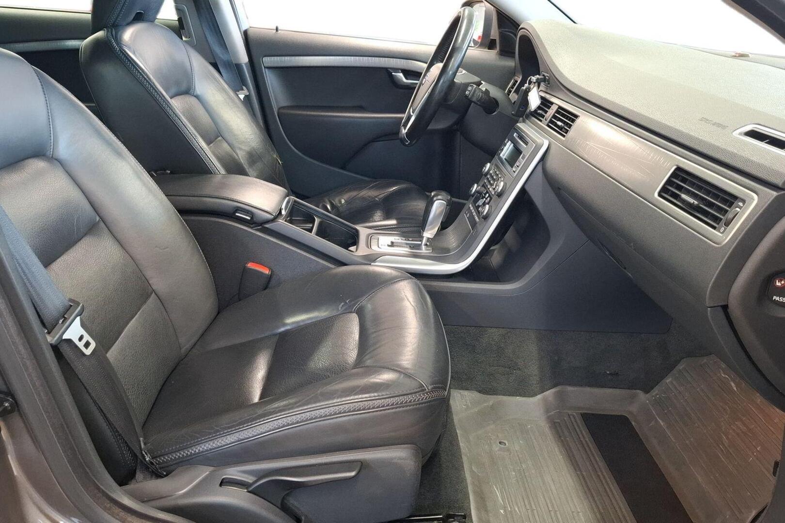 VOLVO XC70 2010