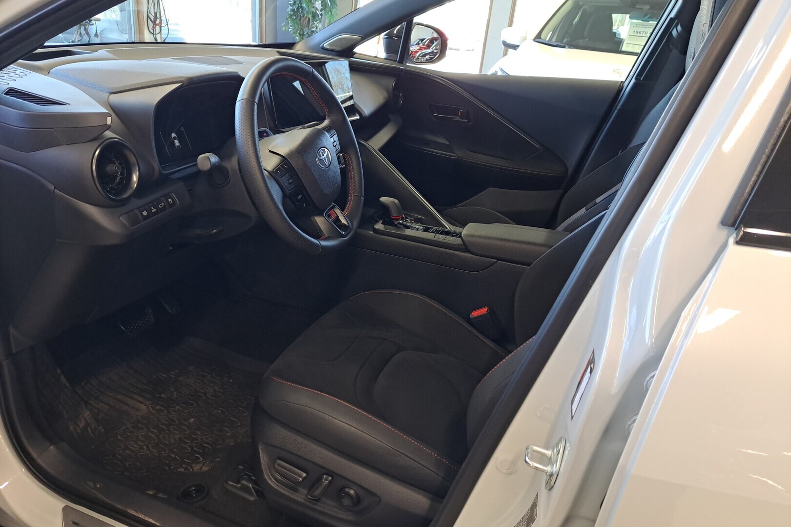 TOYOTA C-HR 2024