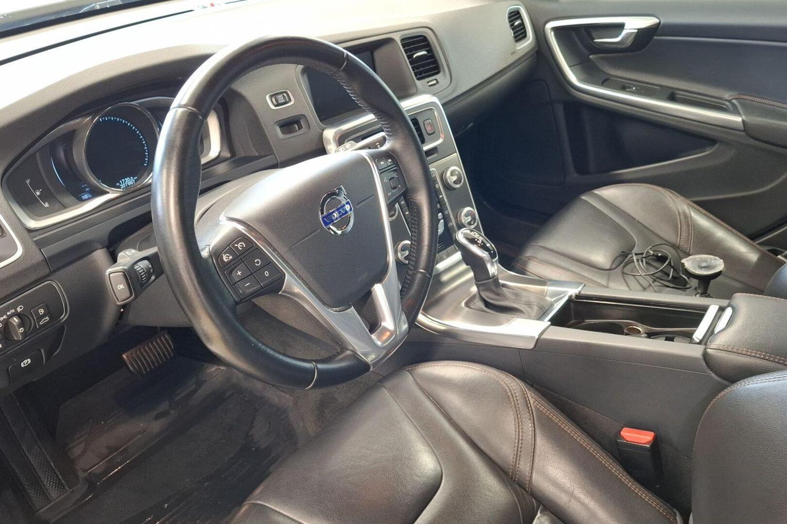 VOLVO V60 Cross Country 2016