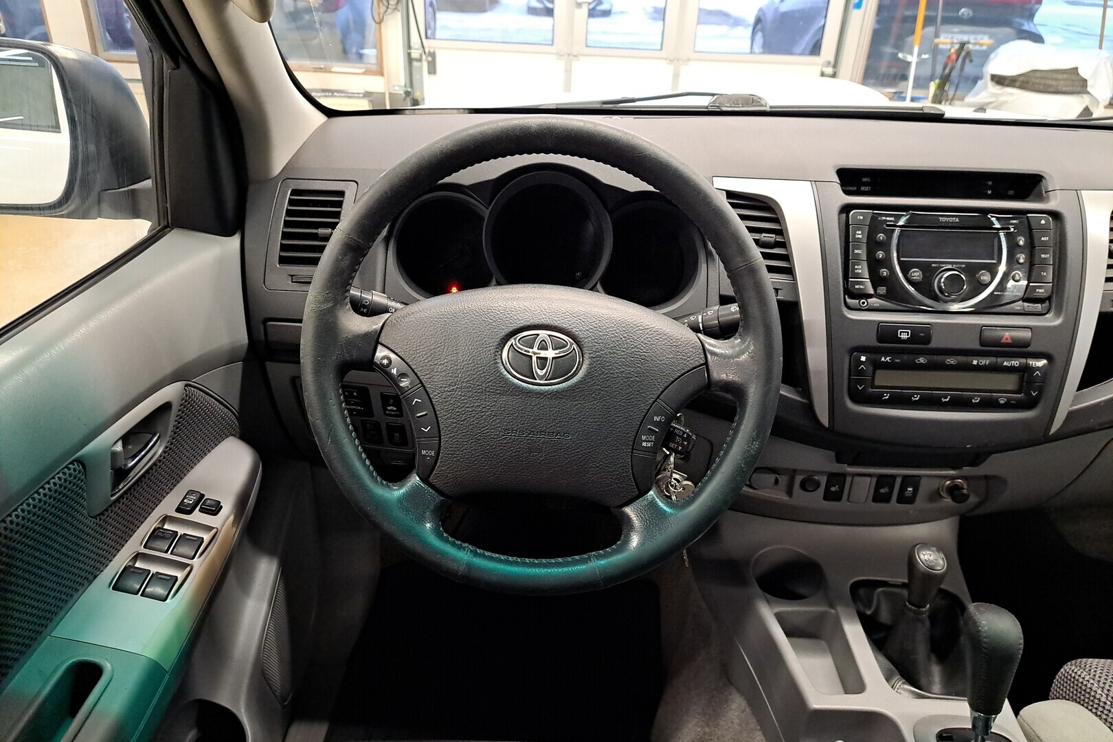 TOYOTA Hilux 2011