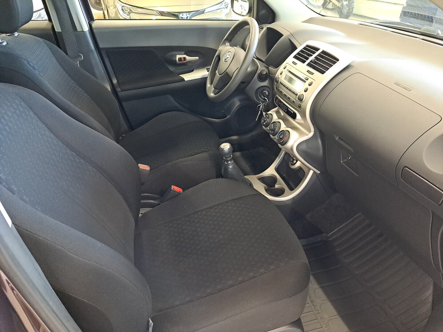 TOYOTA Urban Cruiser 2010