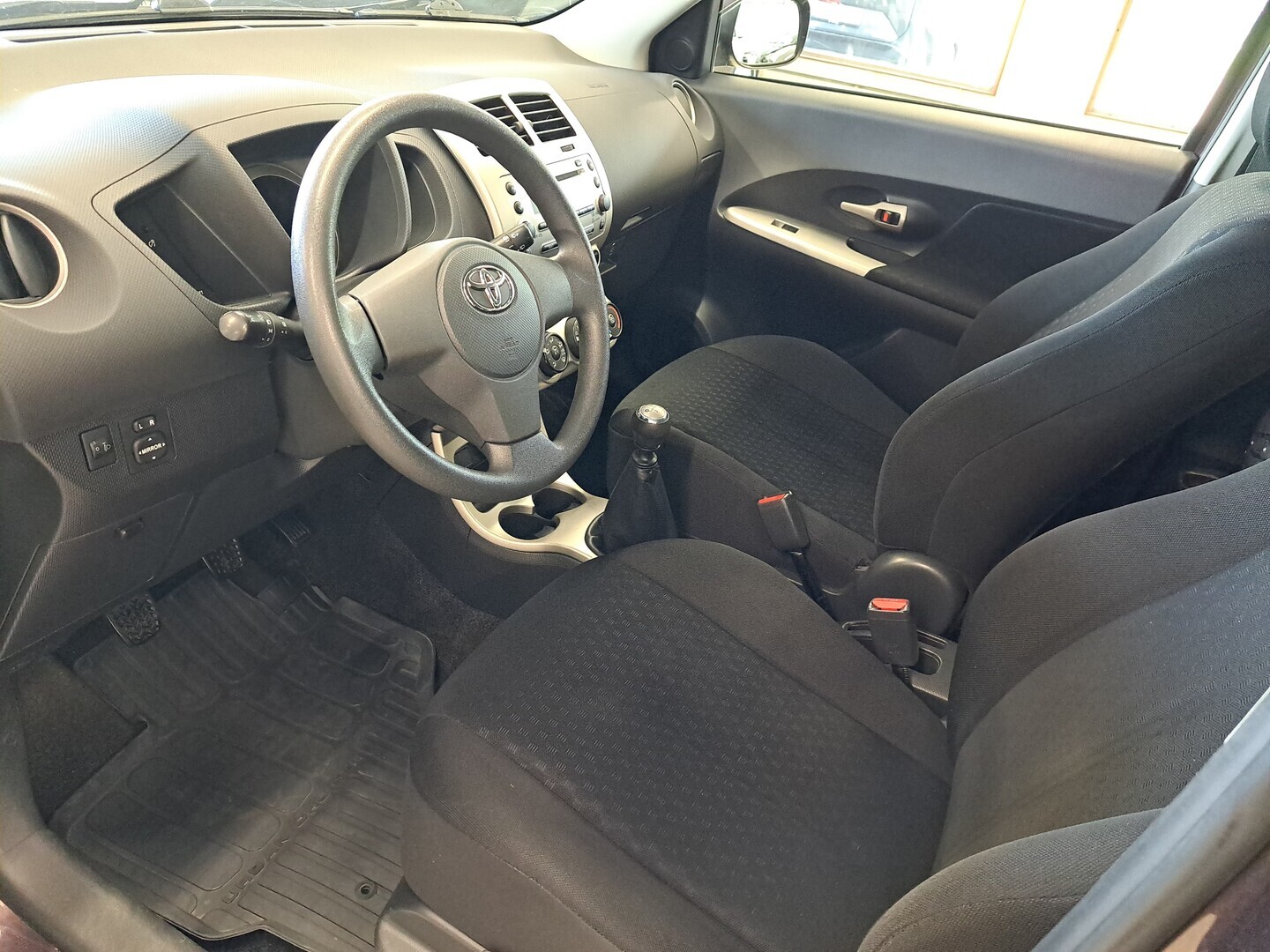 TOYOTA Urban Cruiser 2010