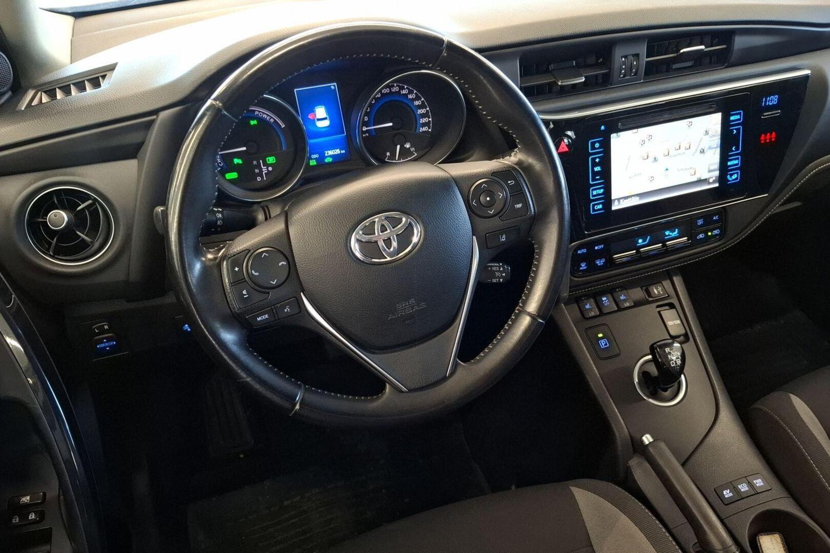 TOYOTA Auris 2016