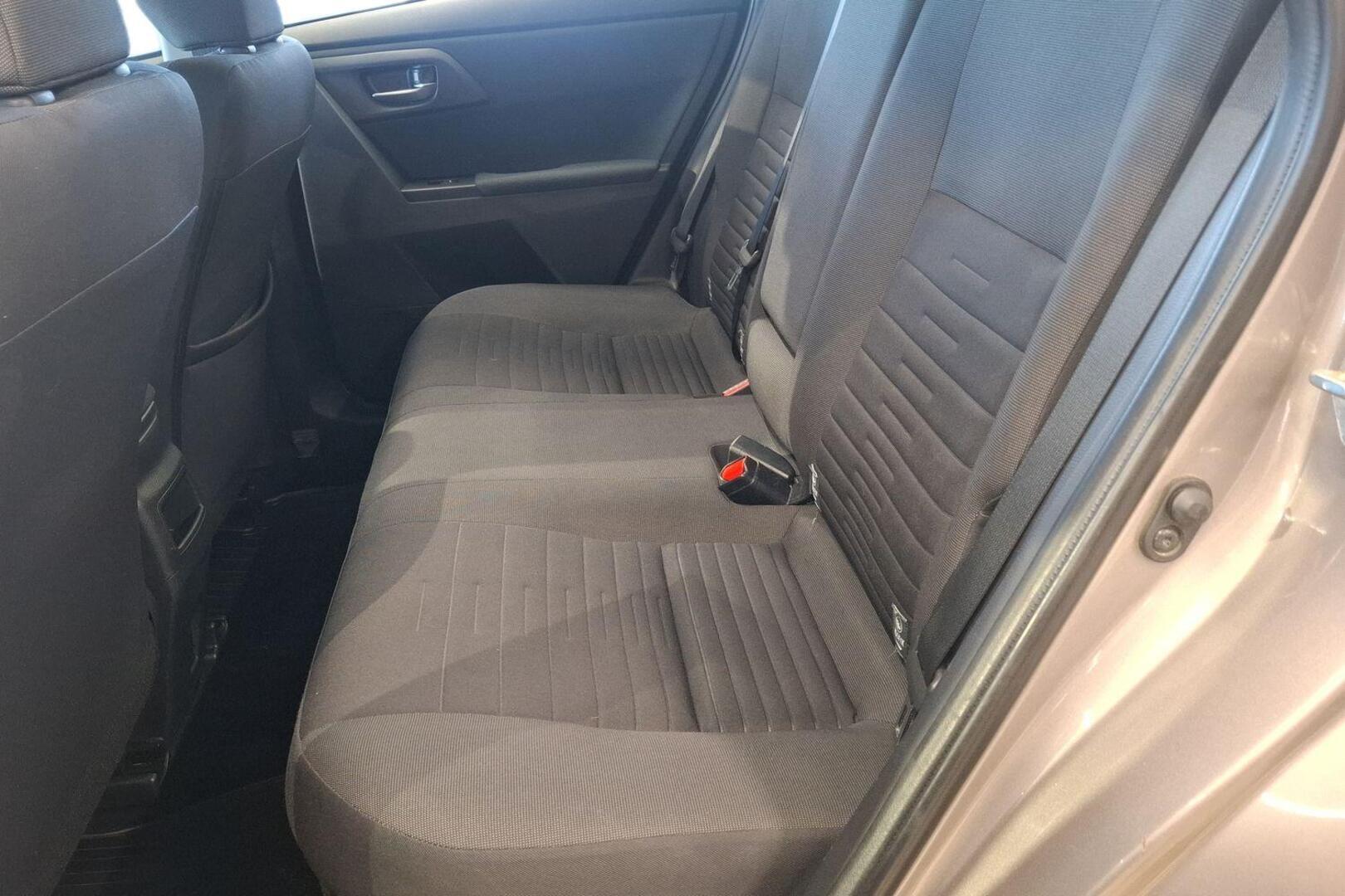 TOYOTA Auris 2016