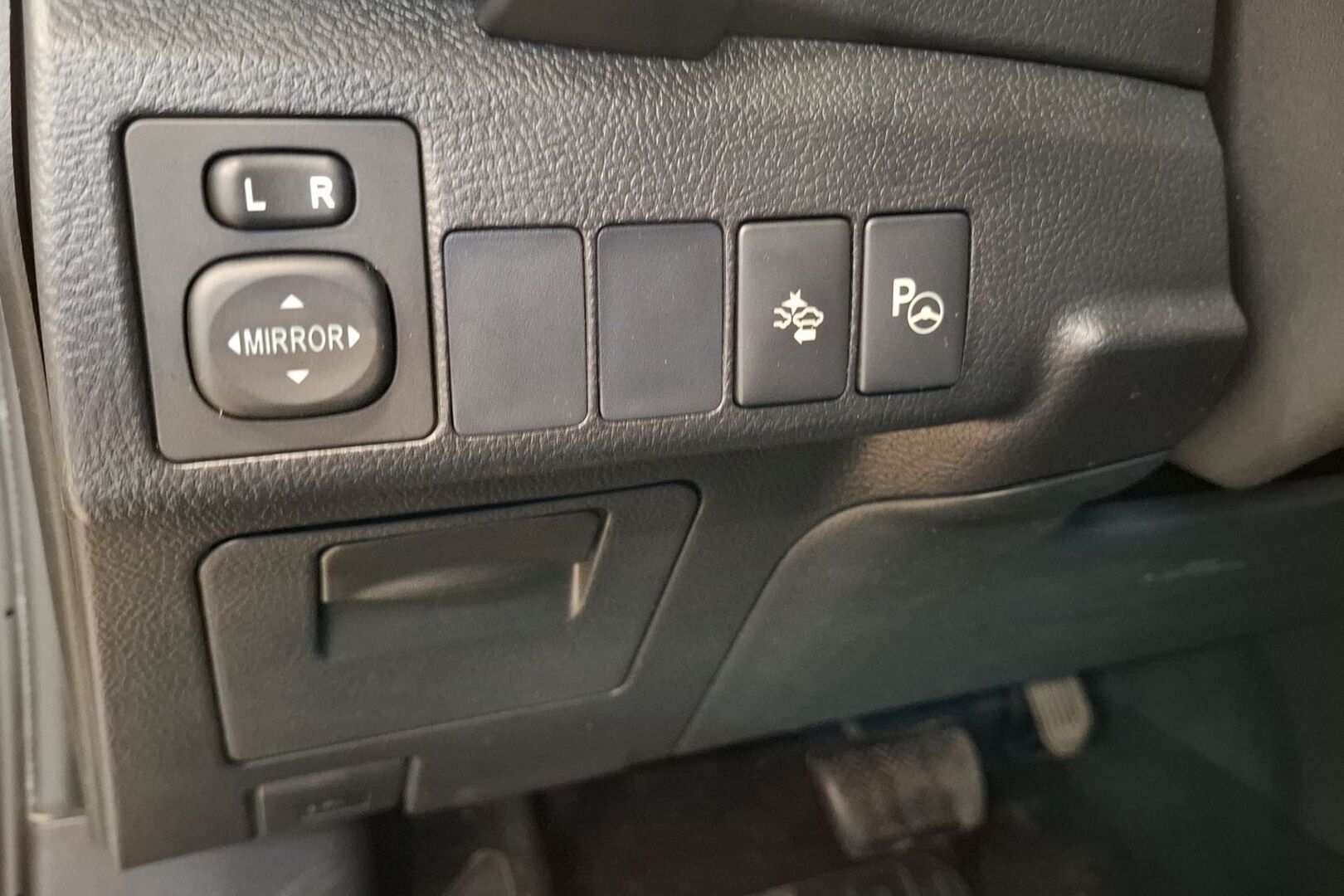 TOYOTA Auris 2016
