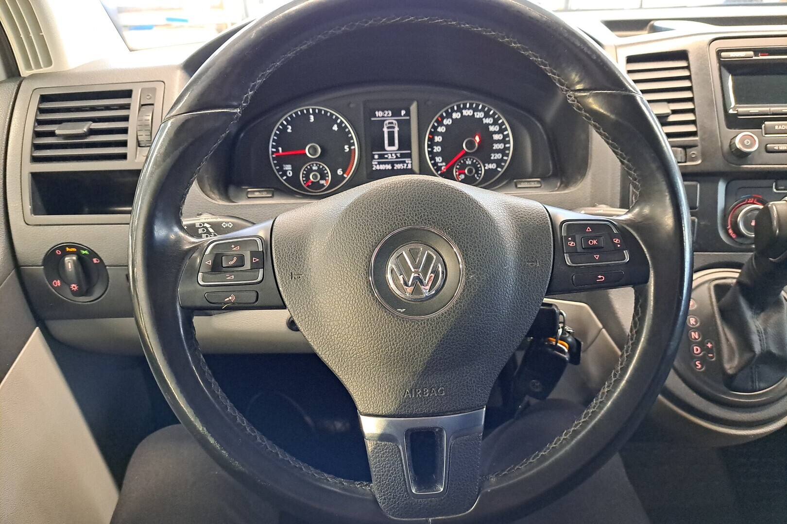 VOLKSWAGEN Transporter 2015