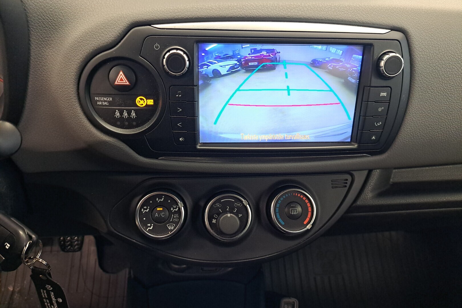 TOYOTA Yaris 2015