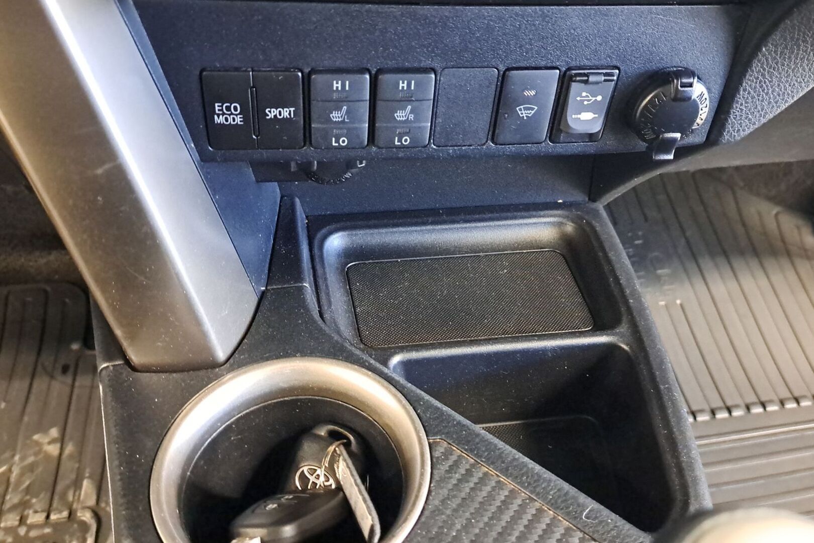 TOYOTA RAV4 2014