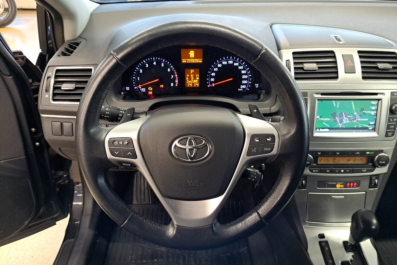 TOYOTA Avensis 2014