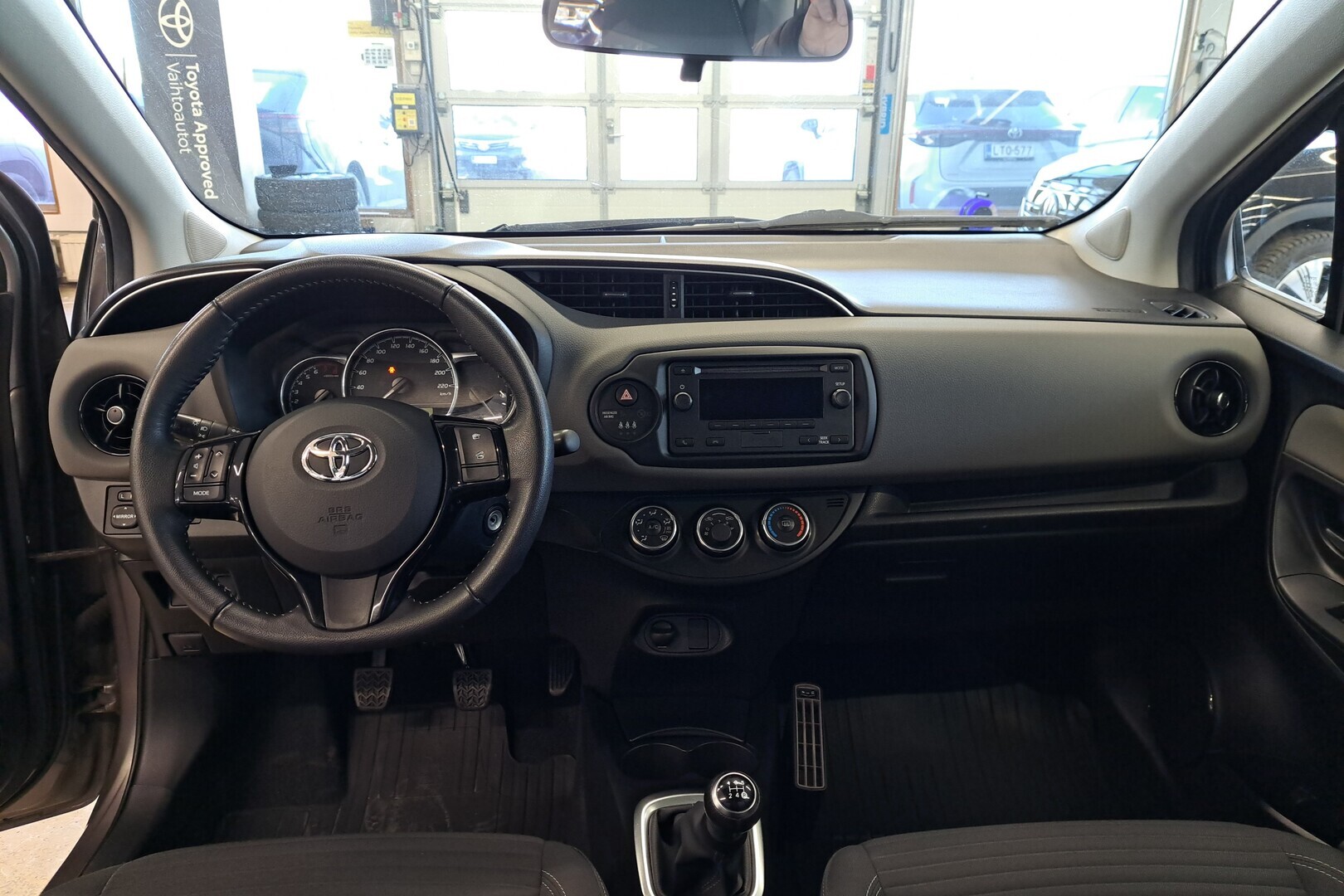 TOYOTA Yaris 2017