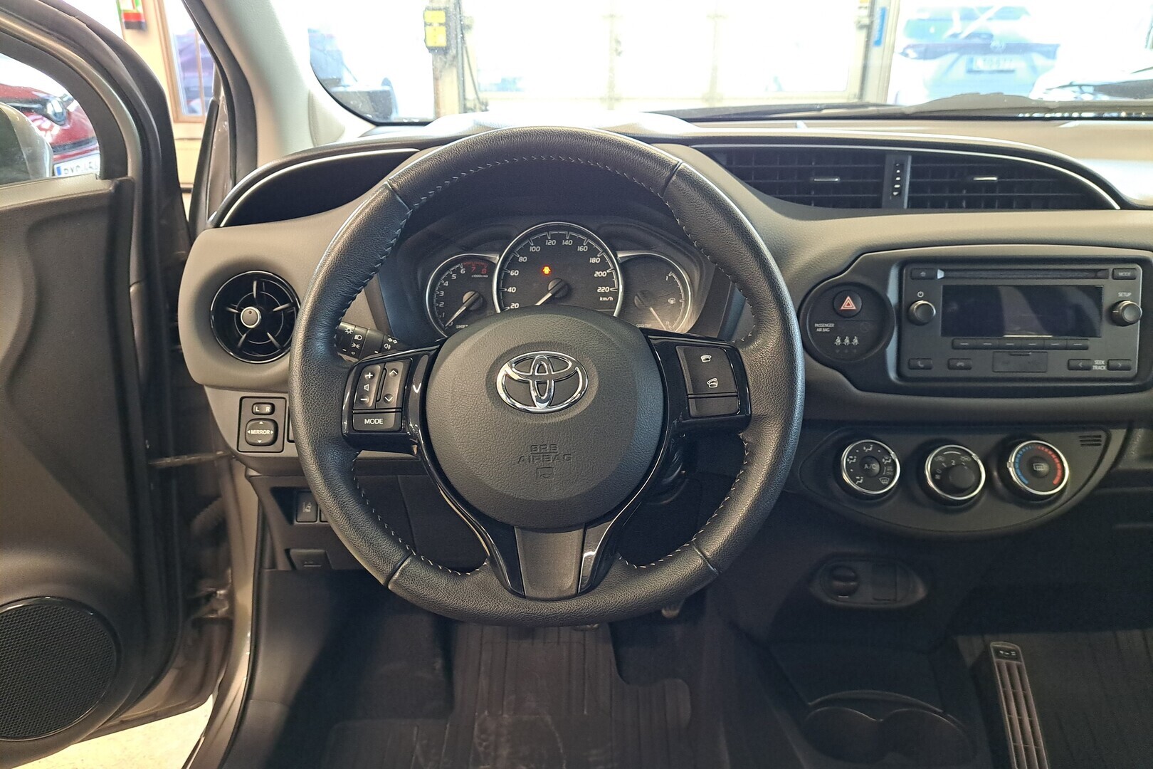 TOYOTA Yaris 2017