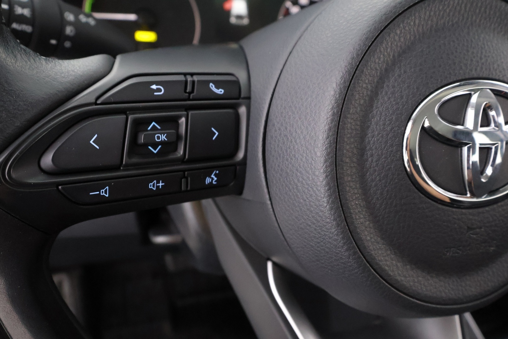 TOYOTA Yaris 2023