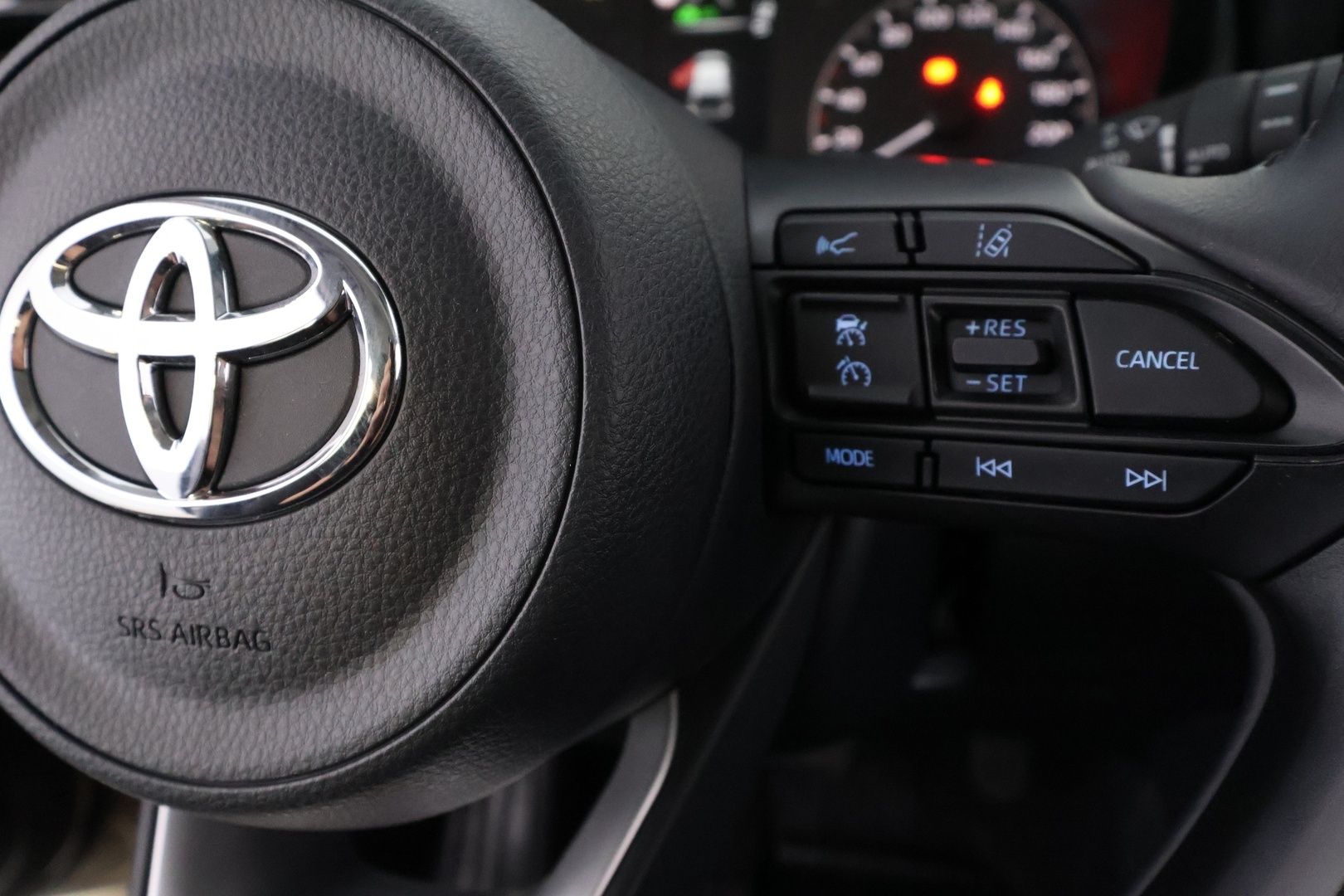 TOYOTA Yaris 2023