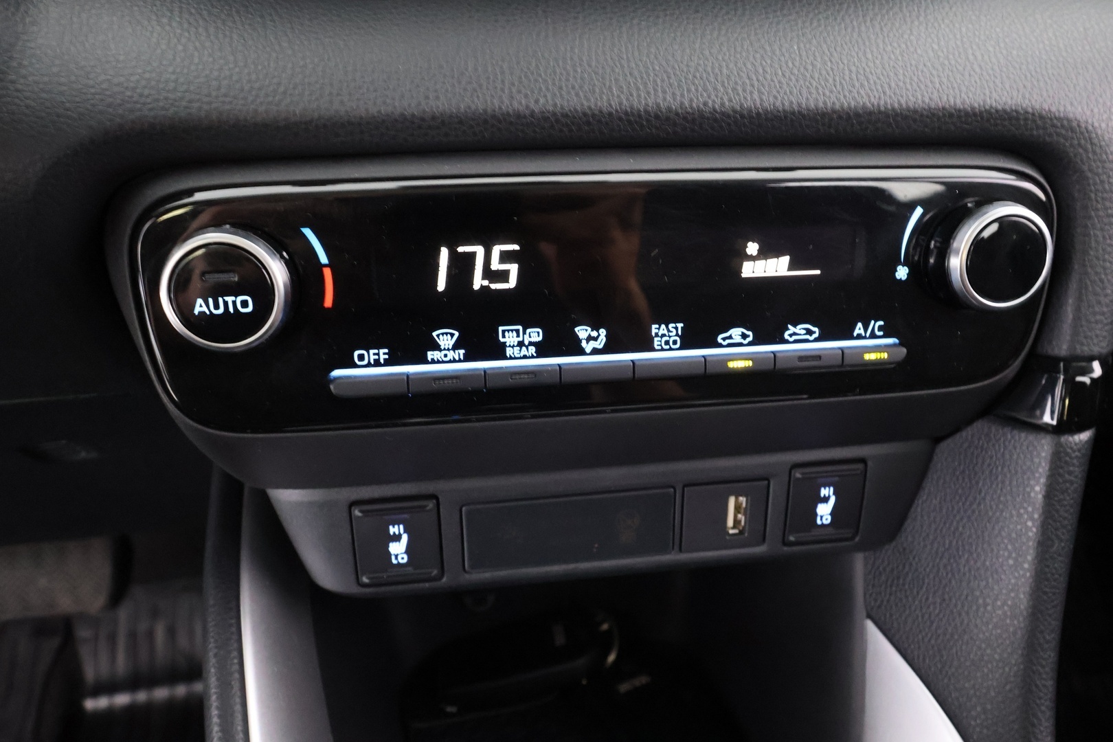 TOYOTA Yaris 2023