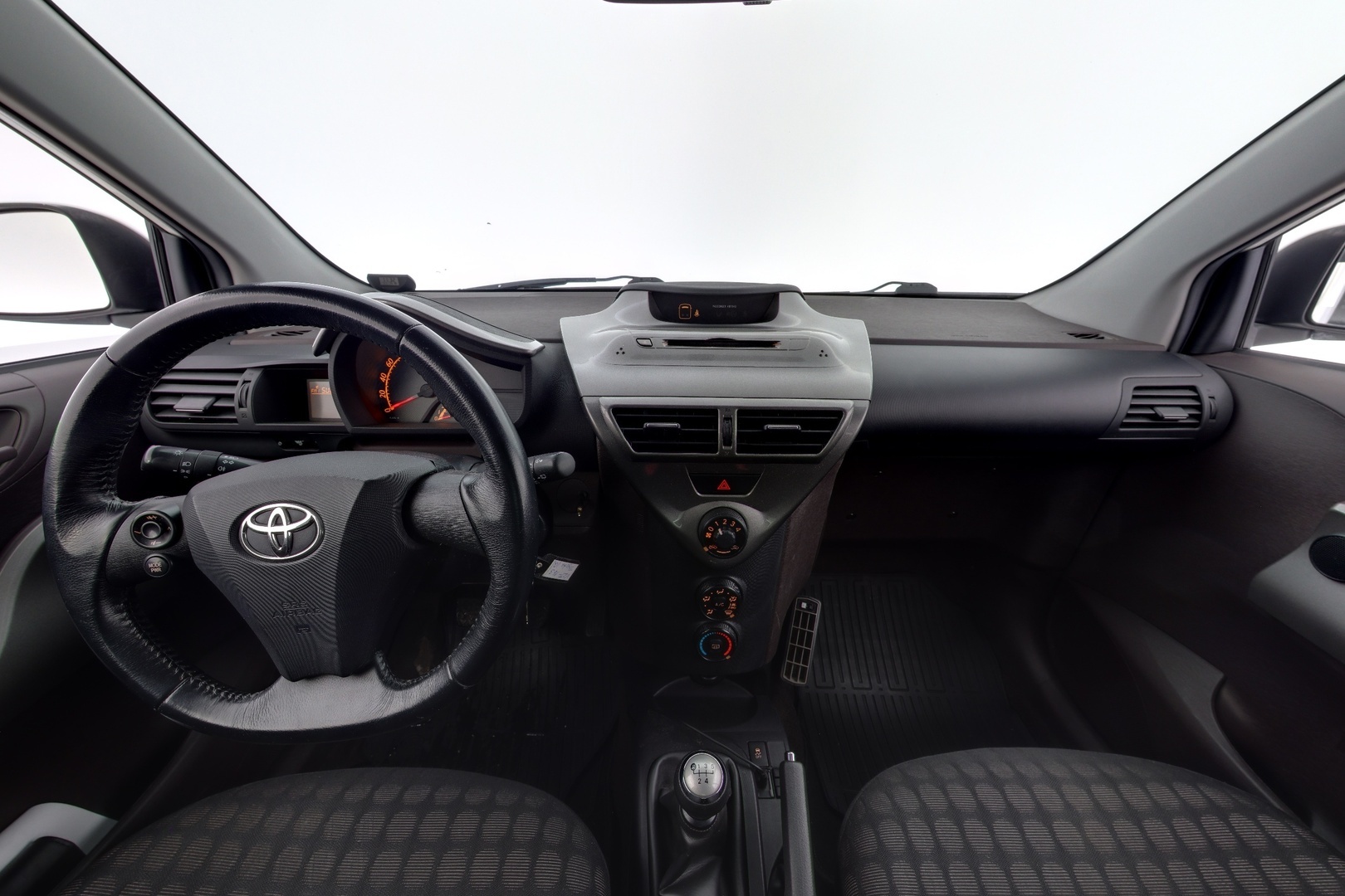 TOYOTA iQ 2010