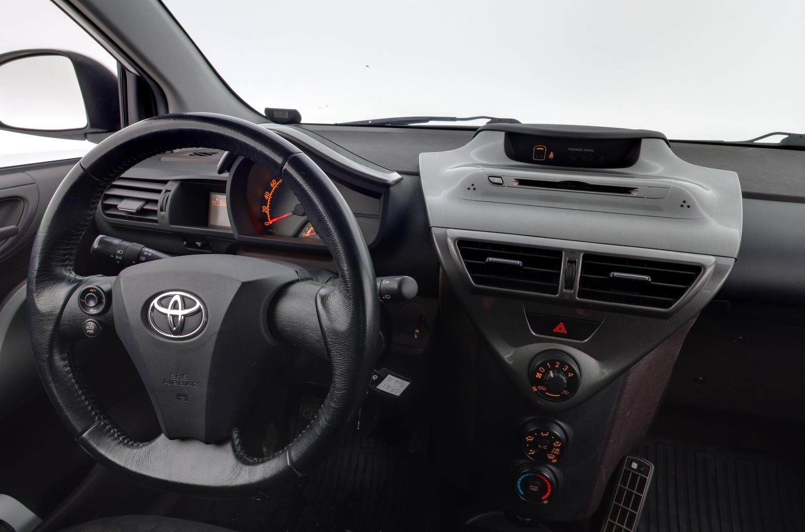 TOYOTA iQ 2010