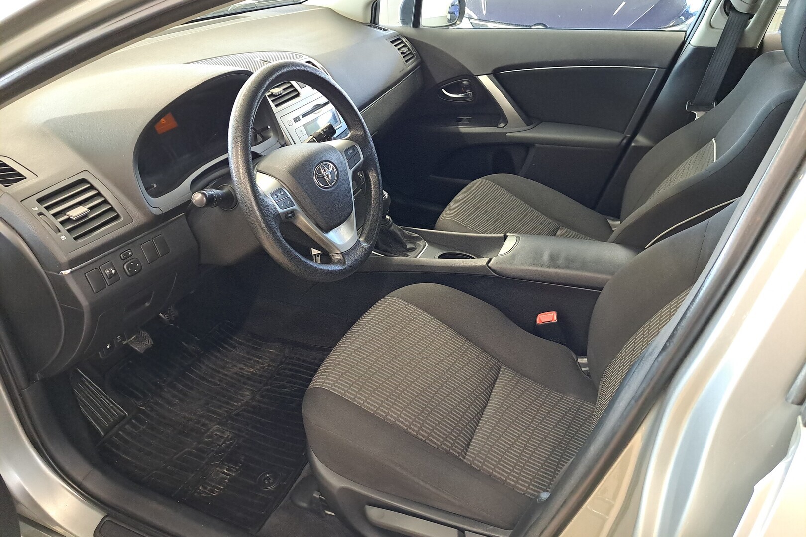 TOYOTA Avensis 2014