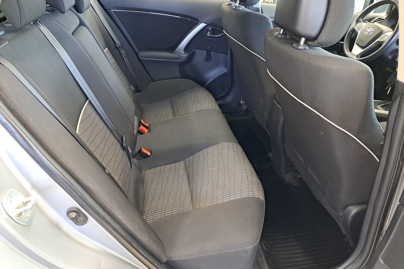 TOYOTA Avensis 2014
