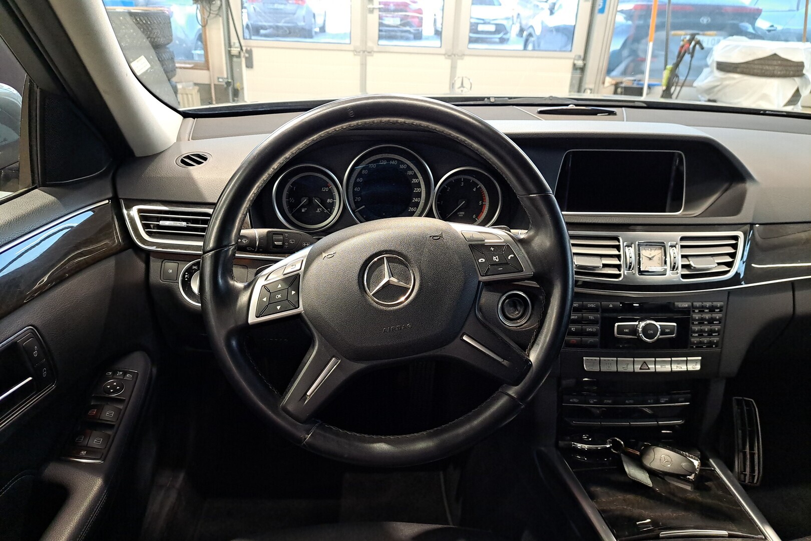 MERCEDES-BENZ E 2013