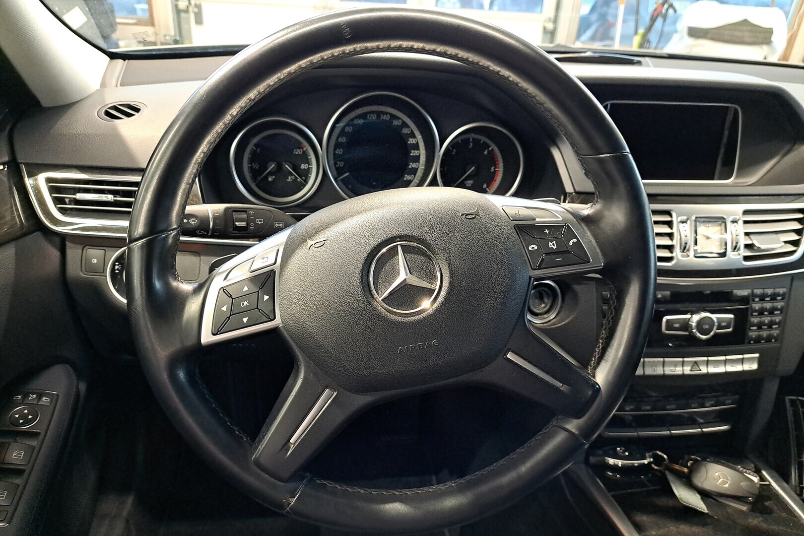 MERCEDES-BENZ E 2013