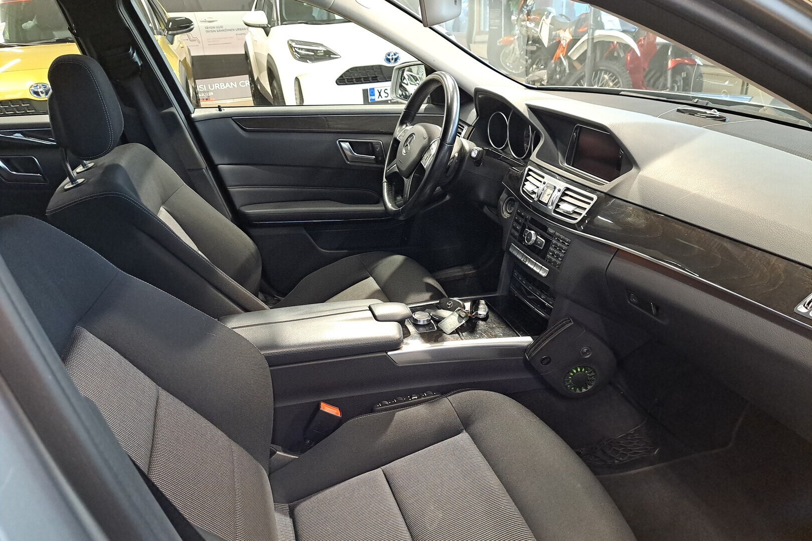 MERCEDES-BENZ E 2013