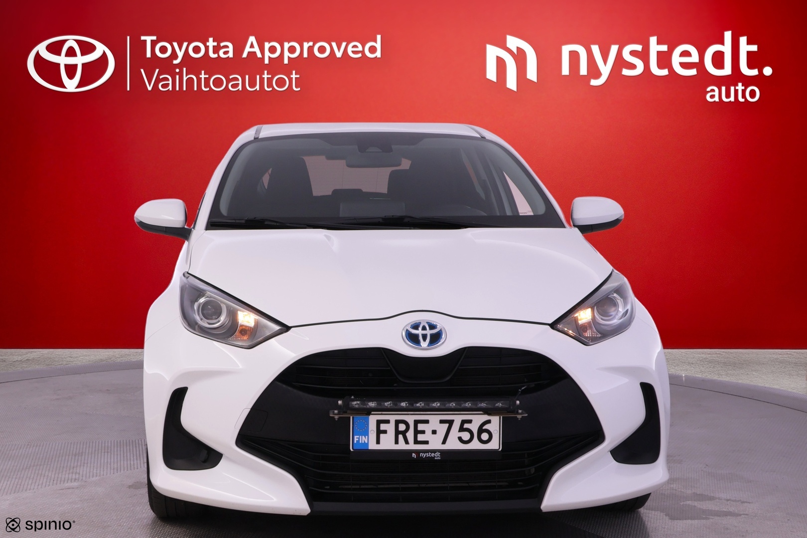 TOYOTA Yaris 8