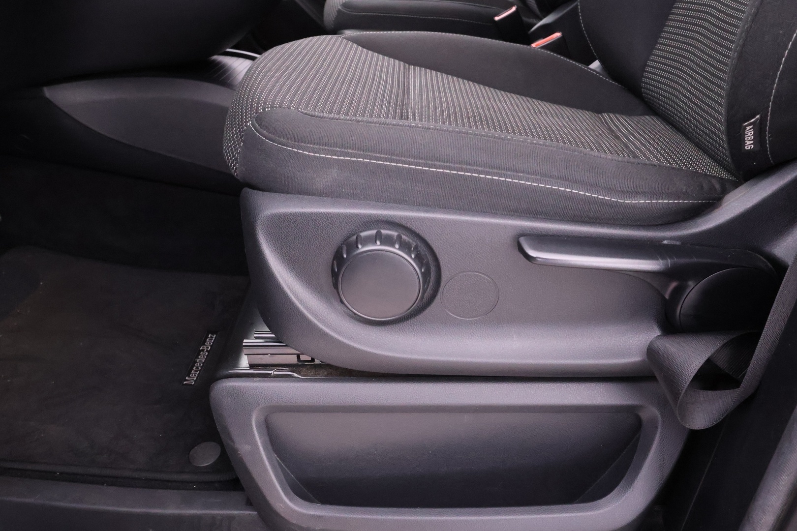 MERCEDES-BENZ V 26
