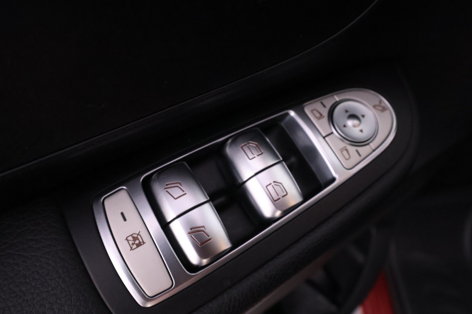 MERCEDES-BENZ V 28