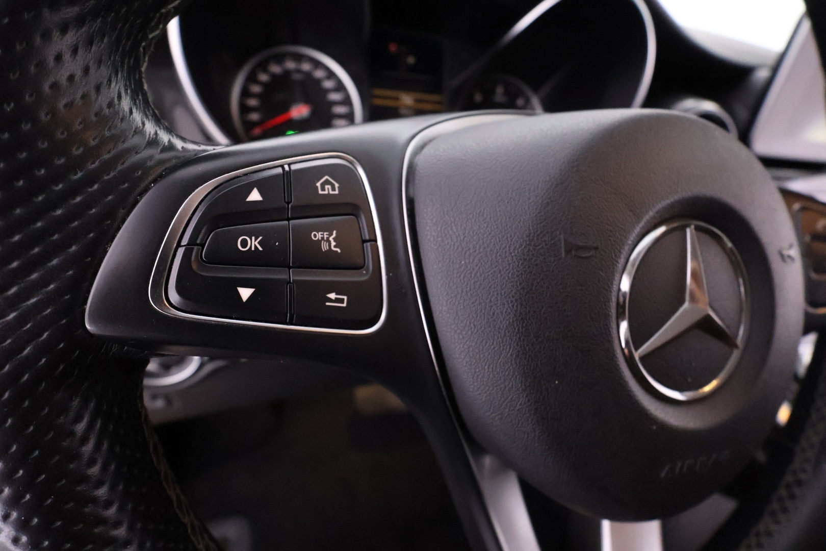 MERCEDES-BENZ V 32